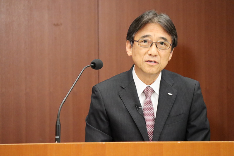 加藤薫前社長とともに最初の携帯電話の開発に携わった吉澤社長