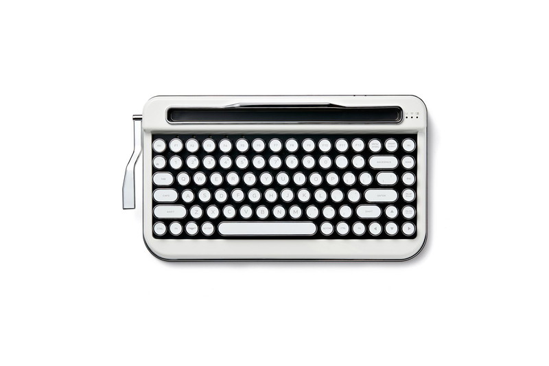 「PENNA KEYBOARD」（ホワイト）