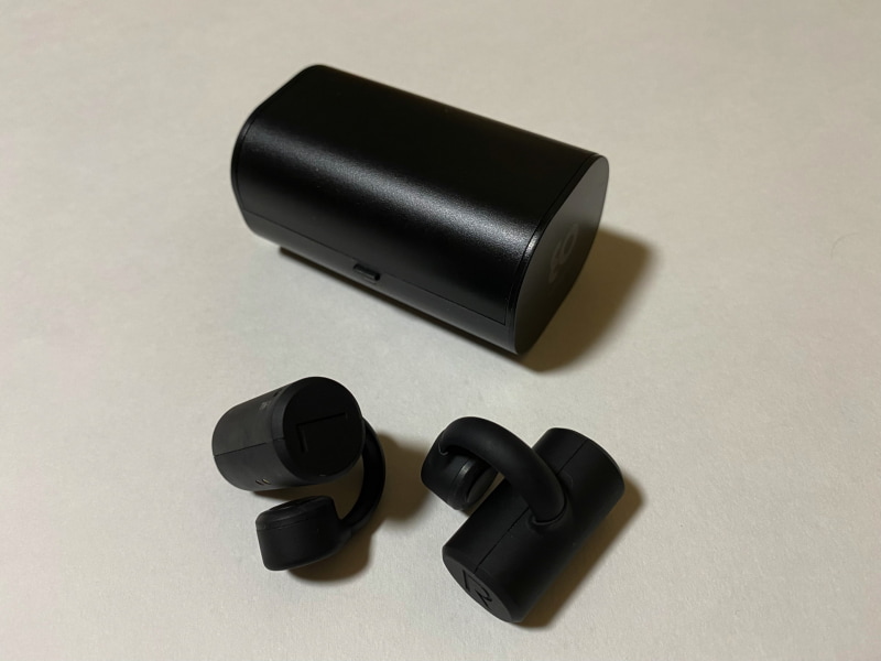 完全ワイヤレス骨伝導イヤフォン「PEACE TW-1」。税抜き1万9800円。カラーはこのBLACKのほかにWHITEもあります。