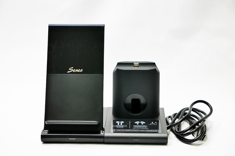 AirPods用の端子がついているのがわかります