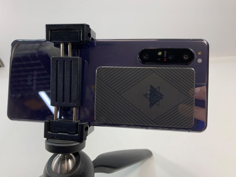 実験では「スマ冷え」を貼り付けて、ケースを付けずに計測