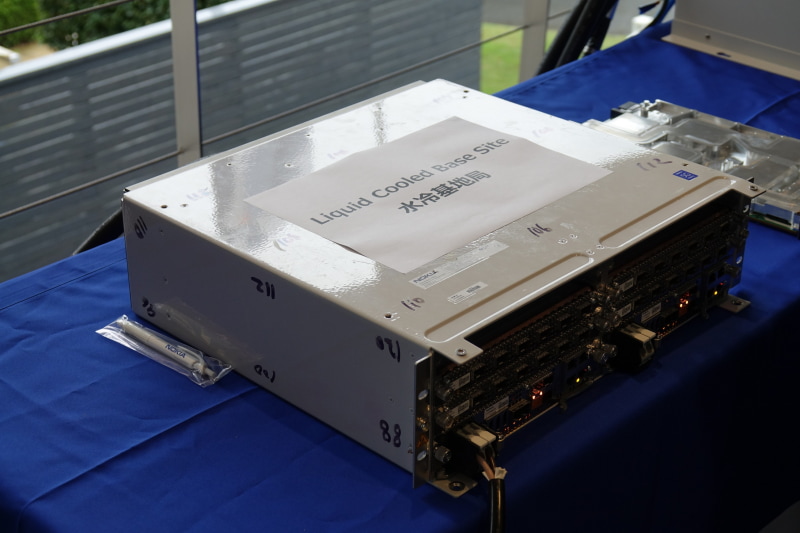 水冷システムを組み込んだ基地局。コンパクト化や電力削減につなげられるという