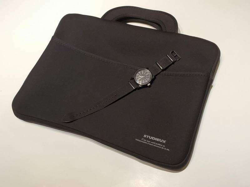 買い物に行った近所のダイソーで超安いモバイルPCケースを見つけた