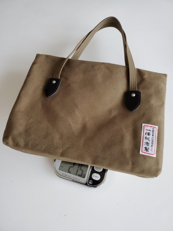 筆者は、インナーケースには特製のタイベック製ケース、10インチくらいのChromebook用に一澤帆布店のパソコンブリーフケースを常用している。ダイソーのモバイルPCケースはそれら以外のモバイルパソコン用に買った