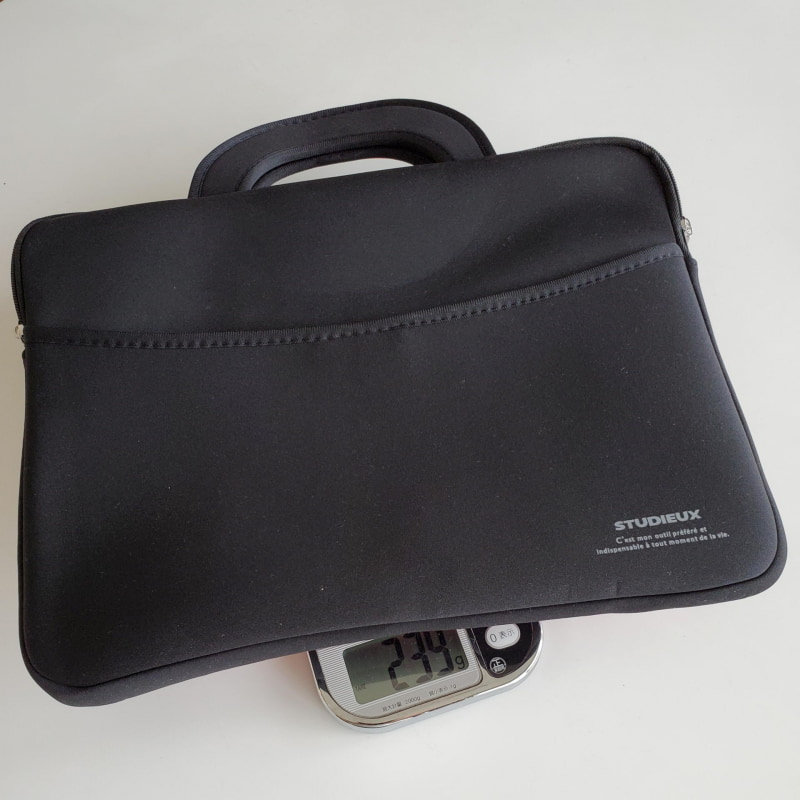 筆者は、インナーケースには特製のタイベック製ケース、10インチくらいのChromebook用に一澤帆布店のパソコンブリーフケースを常用している。ダイソーのモバイルPCケースはそれら以外のモバイルパソコン用に買った