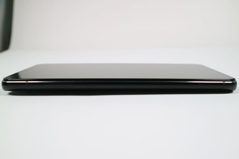 左側面は、SIMスロット