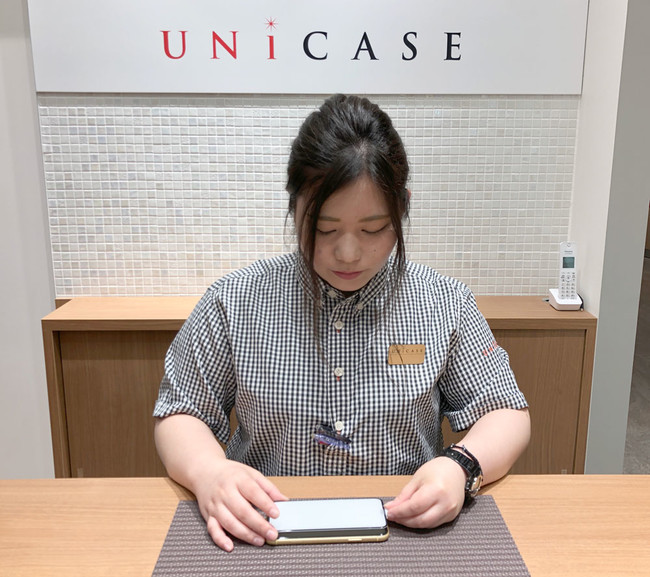 保護フィルム貼りつけ（イメージ）