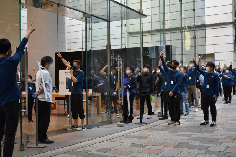 カウントダウン、声は控えめだった