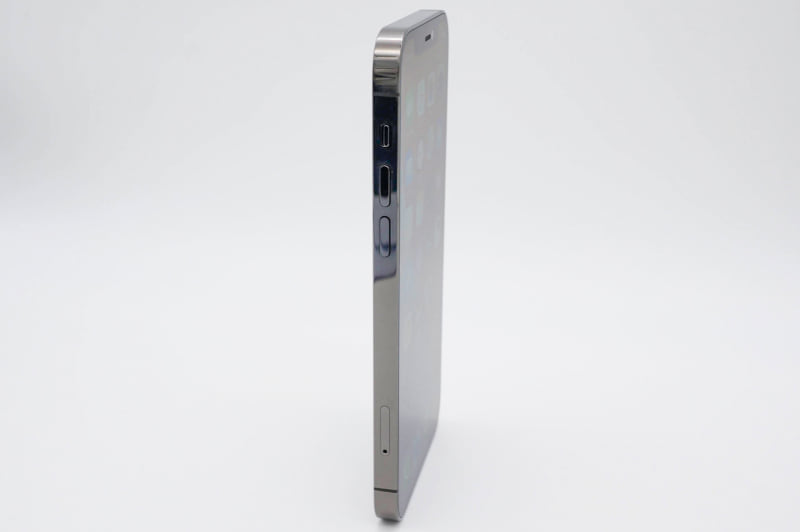 iPhone 12 Proの光沢フレームの高級感は魅力的