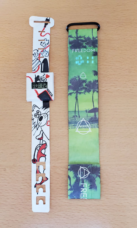 suck UKのTYVEK腕時計（左）と比べると、腕時計の既成概念にとらわれないペーパーウオッチもなかなかシンプルで楽しい