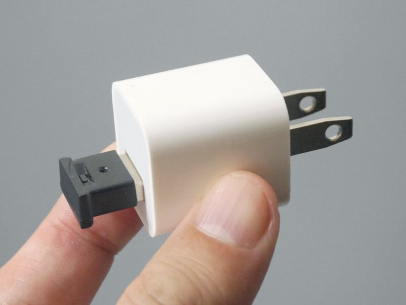 USB充電器に取り付ければ照度センサー付きのミニライトができあがる。USB延長ケーブルの先につけるなどの使い方もあるだろう