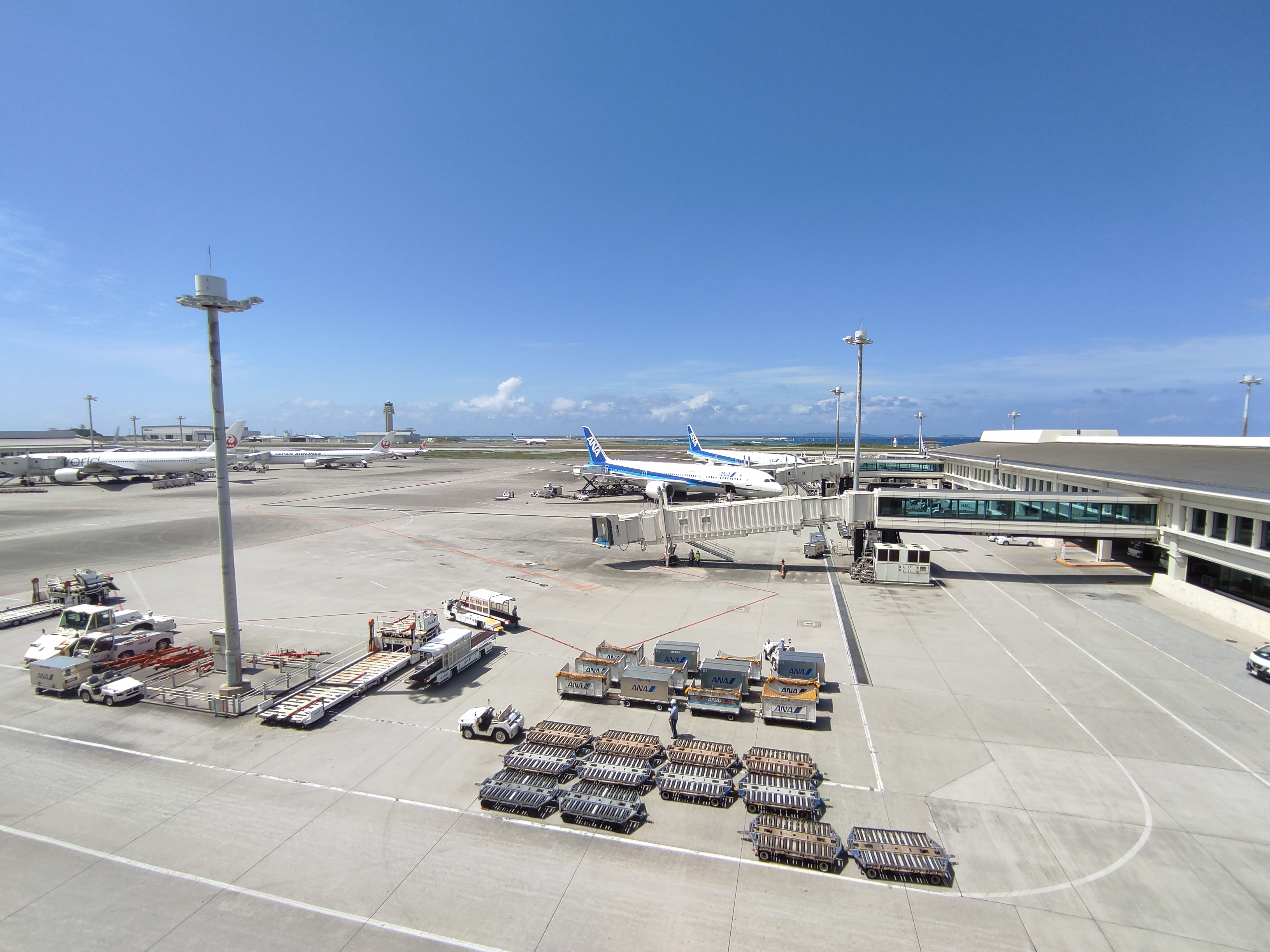 カメラを［0.6X］に切り替え、広角カメラで撮影。広いエリアを撮影するときに有効