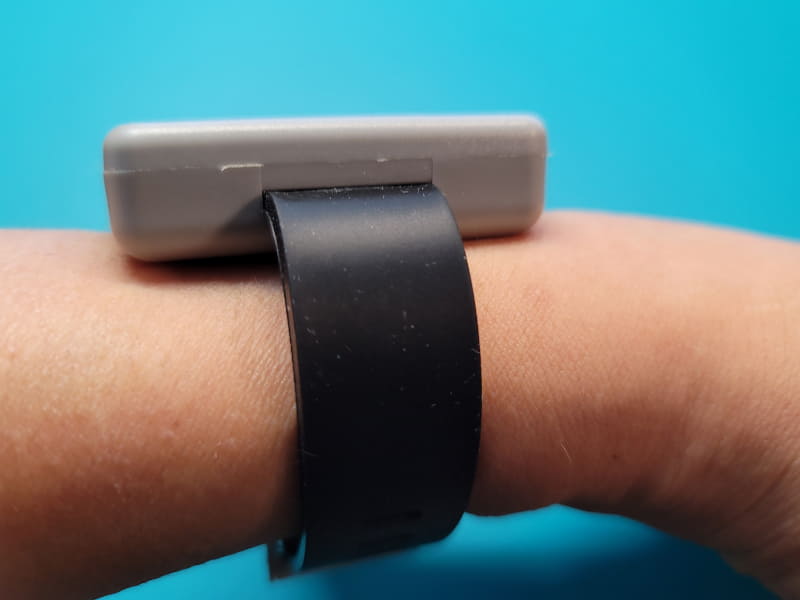 重さはそれほどないが厚みがある。ゴムベルトも汗がたまりやすい