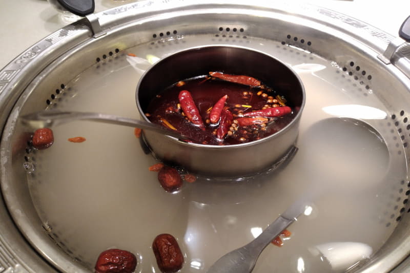 この日のメンツがインスタ映えするような写真を撮るメンバーではなかったため、サッと取り出してサッと撮影し終える必要があったにもかかわらず、雰囲気を捉えている写真を撮影できた。唐辛子にピントをきちんと合わせていればもっと良かったかも