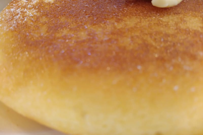 ファミレスのパンケーキを至近距離から。ああおいしそう