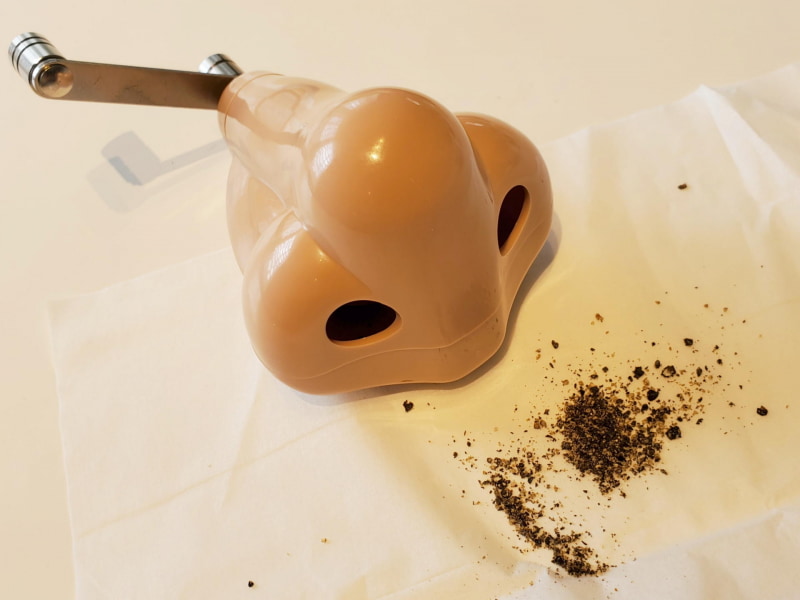 鼻の穴の内側周辺の構造が今一つ甘いので粉砕屑が内部に溜まることがある