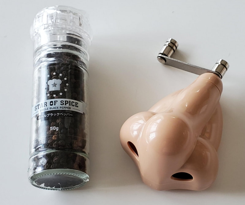 マトモなデザインのペッパーミルで人生を平凡に生きるか、ウケかひんしゅくを買うか不明だが挑戦してみるか……