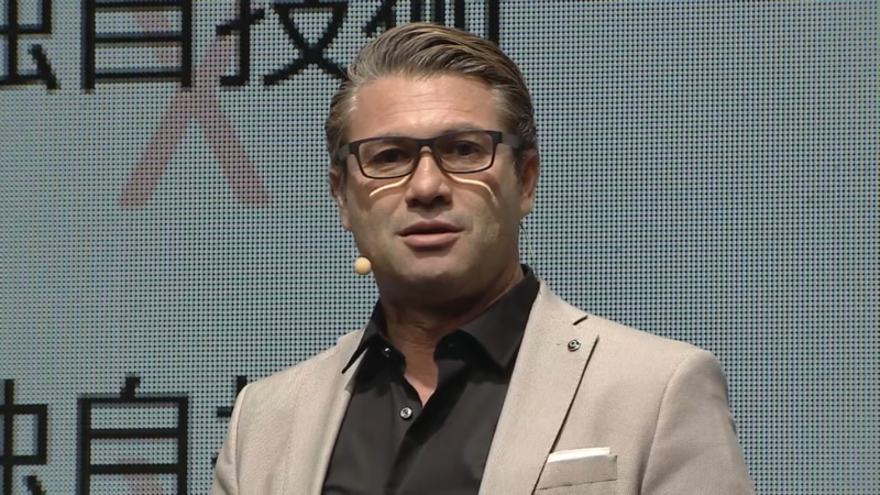 楽天モバイル　タレック氏