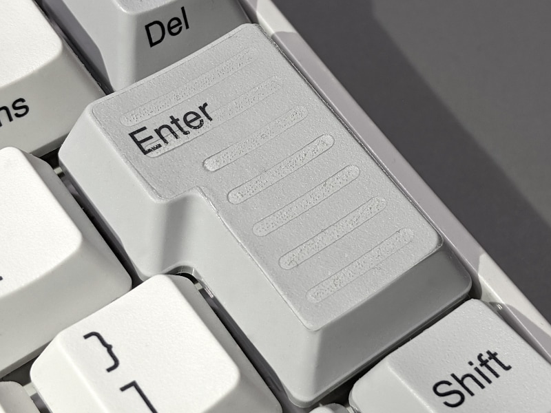 Enterキーに貼り付けたところ。パターンを変えることで隣接するキーとの見分けもつきやすい