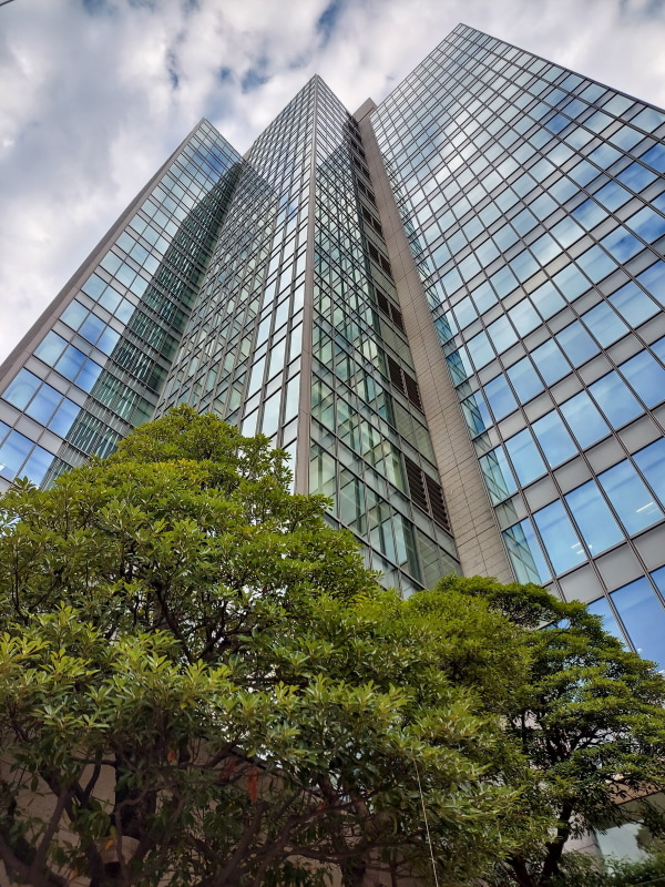 左＝メイン　右＝超広角レンズでの撮影