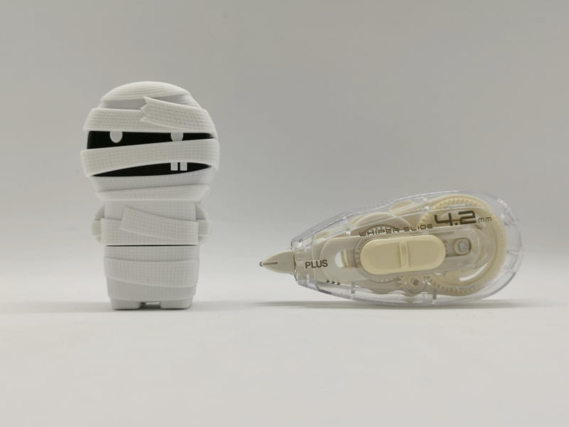 動作原理はごく普通の修正テープと同じだが、どうも交換リフィルが無い