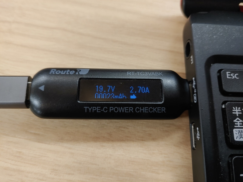 ノートパソコンも十分充電できる出力
