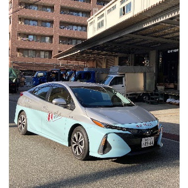 乗用車タイプの車両