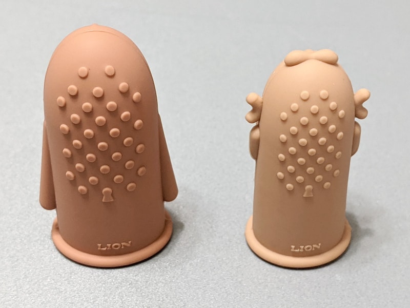 背面は滑り止めの凹凸がモールドされている