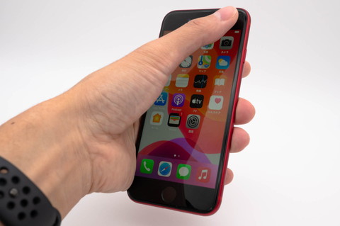 4.7インチiPhoneの画面のすみまでタップできるなら、iPhone 12 miniを使う上で困ることはないはず