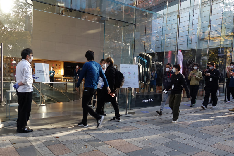 13日午前8時にオープン、最初のユーザーが入店