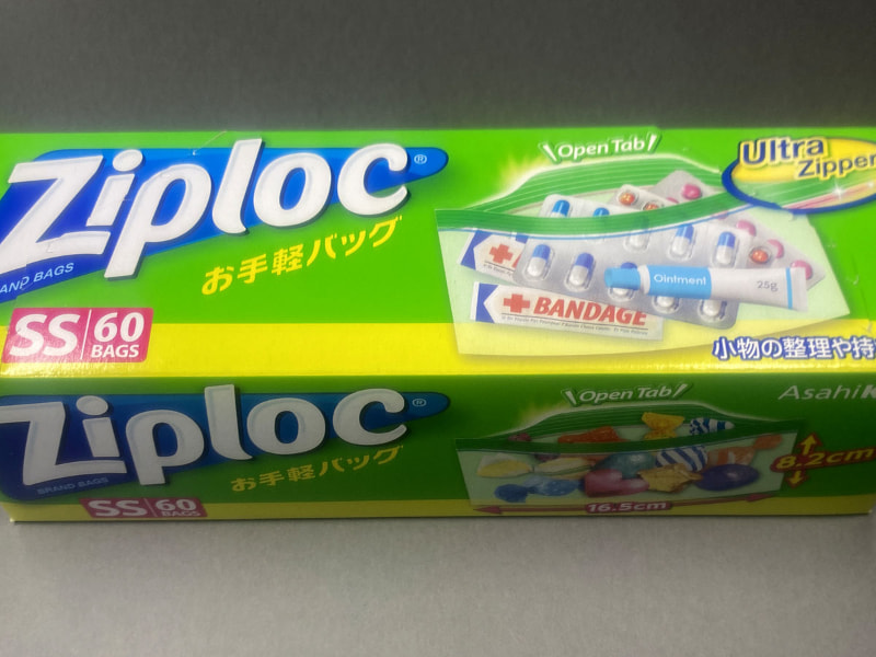 左は裸のiPhone 11 Pro Maxで撮影したもので、右は同端末をZiplocに入れて撮影したもの。わりとイイ感じのソフトフォーカス効果が得られている。女性の肌などがよりキレイに写りそうである