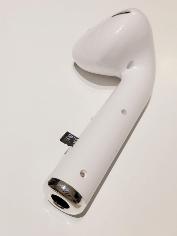 microUSBカードは完全に内部に収納できるので邪魔にらずBt Big スピーカーのメディアとしては一番だ