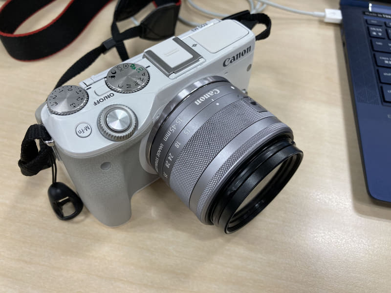 Canon EOS M3。使用して5年弱、さまざまな国で活躍してくれた筆者お気に入りのカメラの一つです
