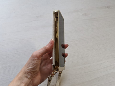 サイドも光沢が美しく高級感を感じる