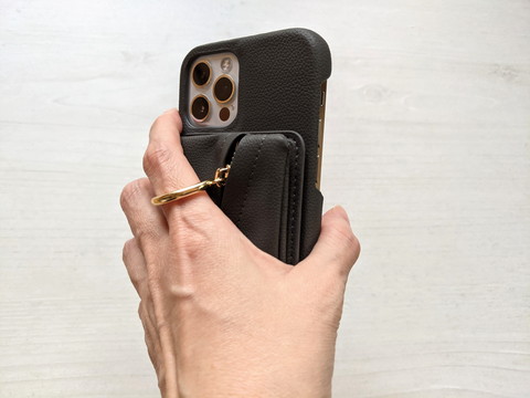 ファスナーリングに指を通せば落としにくい