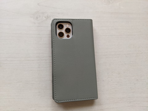 背面はシンプルな作りだ