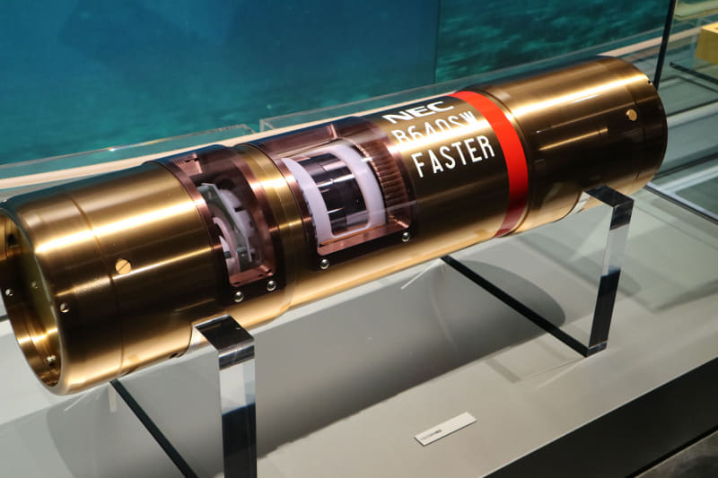 海底光ケーブルの中継器