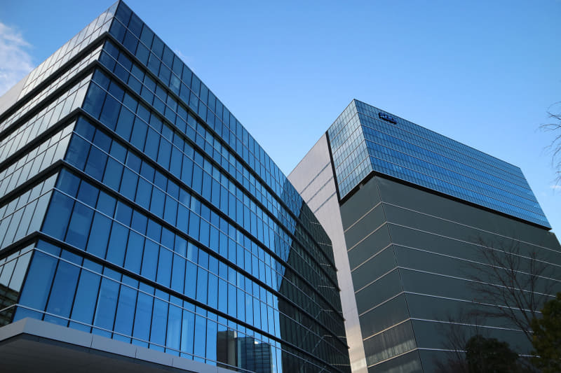 LINK FOREST（手前左）とKDDI多摩センタービル（奥右）