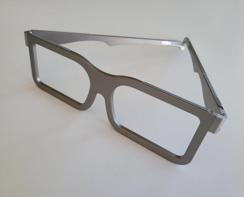 伊達眼鏡としても使えればよいが……少しサイズは大きい