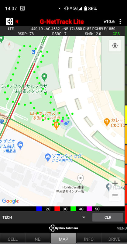 （スタジアム外で）5Gで通信できるのはピンポイントでここ、1点だけ紫色でプロットされている場所しかない