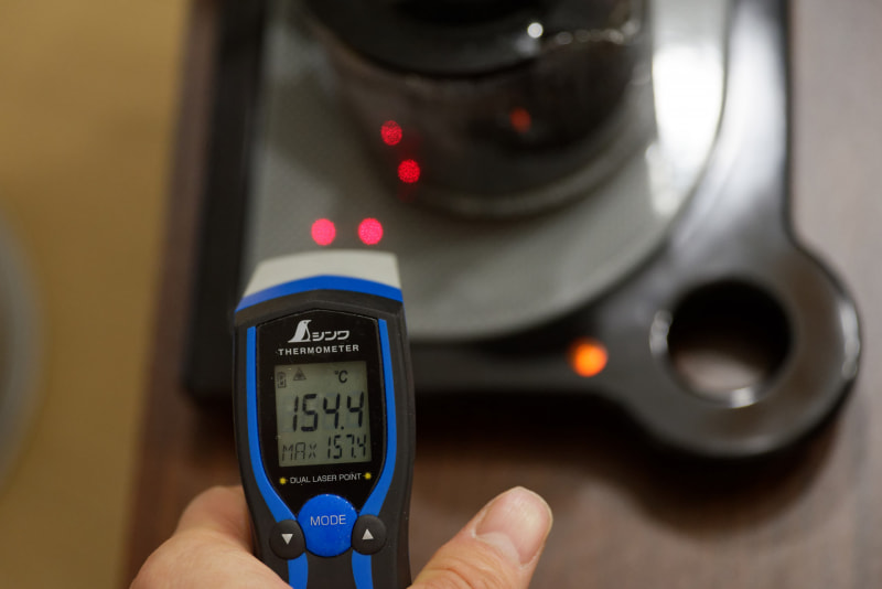 ちなみに表面温度は150度を超えるようだ。触ると普通にやけどする熱さだが、これくらいじゃないとスープや鍋物の温めには力不足かも