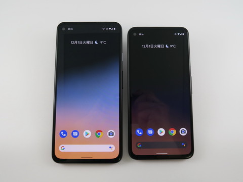 「Pixel 4a（5G）」（左）と「Pixel 4a」（右）の前面。ディスプレイとボディサイズの大きさがひと回り違う。5G対応モデルだが、実は「XL」モデルのような存在とも言える