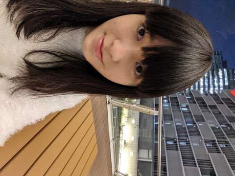 「Pixel 4a（5G）」の前面カメラで撮影。背景はあまりボケていない状態で撮影