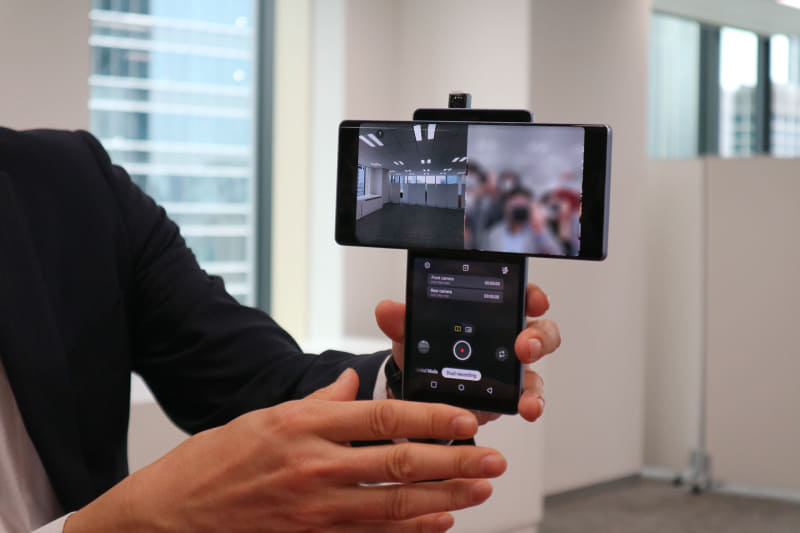 ジンバルのようにカメラ撮影できる。