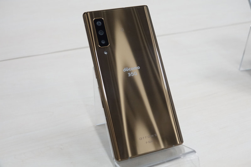 光の当て方でグラデーションがしなやかに変化していく