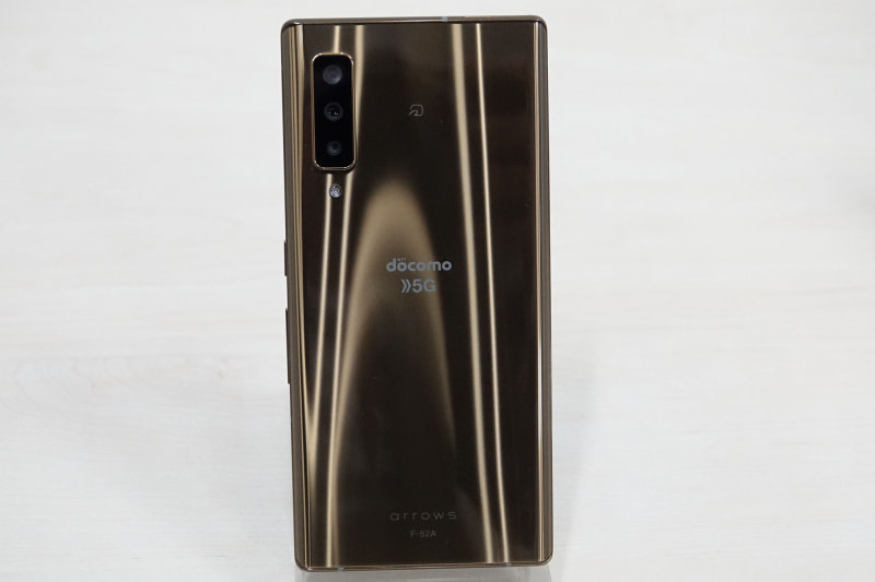 光の当て方でグラデーションがしなやかに変化していく