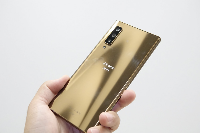 光の当て方でグラデーションがしなやかに変化していく