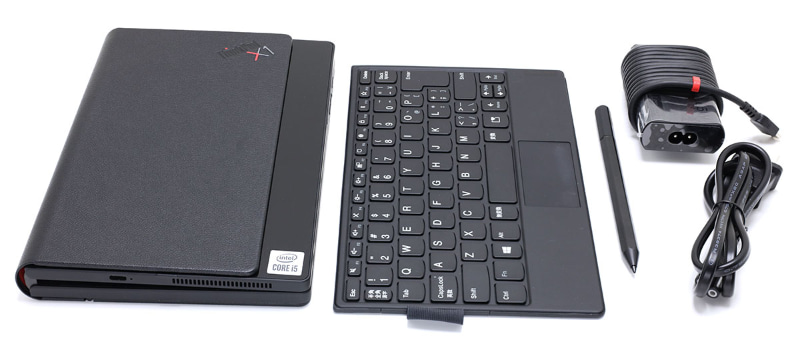 ThinkPad X1 Fold本体の付属品は、専用キーボード、デジタルペン、充電器（USB Type-C給電/65W）＆ACケーブル。充電器には充電ケーブルを巻き付けられるのでコンパクトに携帯可能
