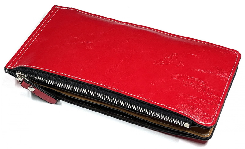 iPhone 12 miniが入れない状態での財布最厚部は約2cm。貴重品全部入り的な長財布のわりには薄いと思う