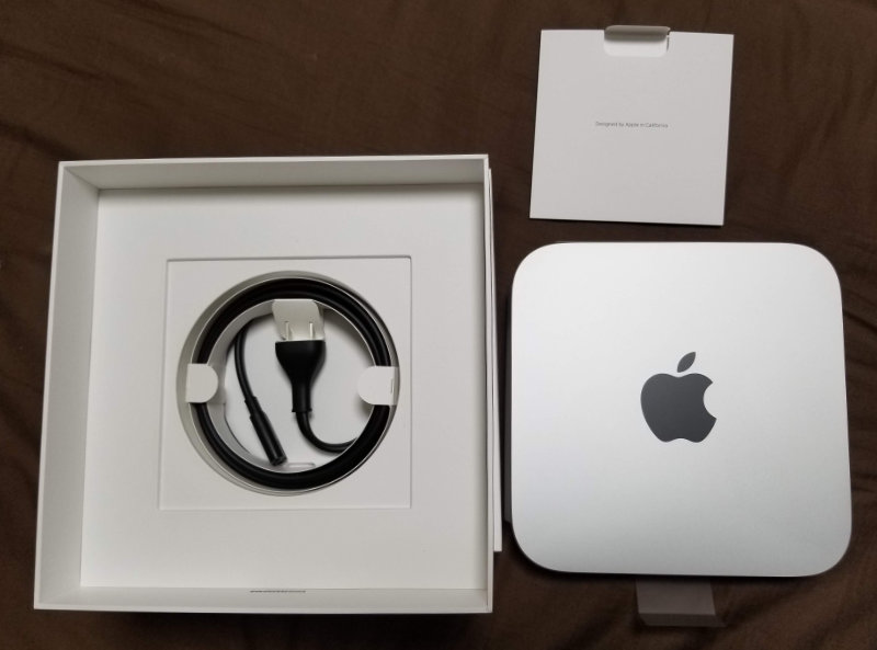 箱の中身はこれだけと相変わらずのシンプルさだ。